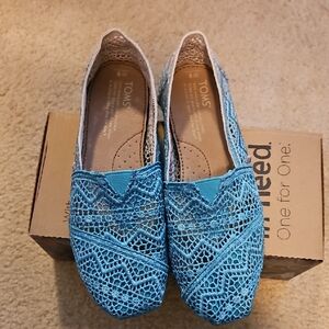 TOMS Women's Teal Crochet Flats